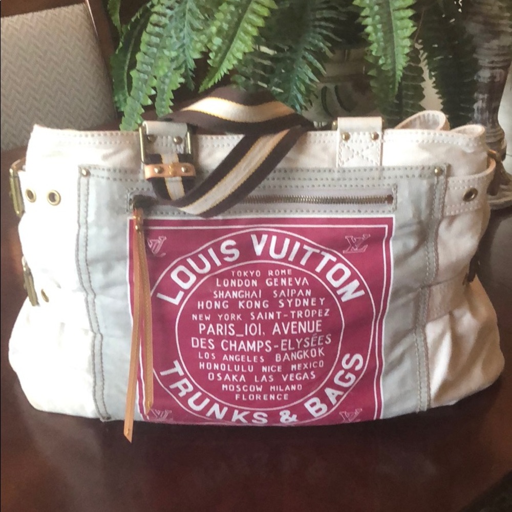 🌟SOLD🌟Louis Vuitton Global Trunks & Bags shopper